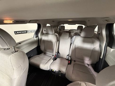 Used 2021 Toyota Sienna LE w/ LE Plus Package FWD image 35