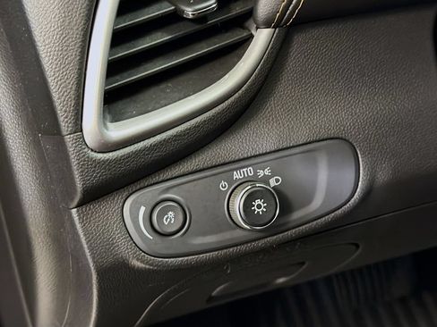 Used 2021 Chevrolet Trax LT w/ Driver Confidence Package FWD image 12