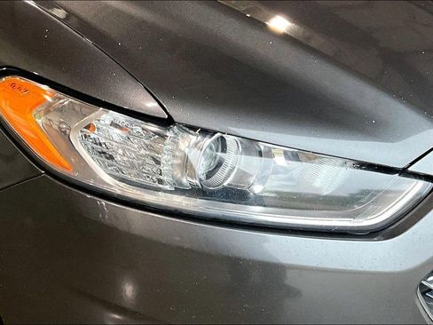 Used 2016 Ford Fusion SE FWD image 4