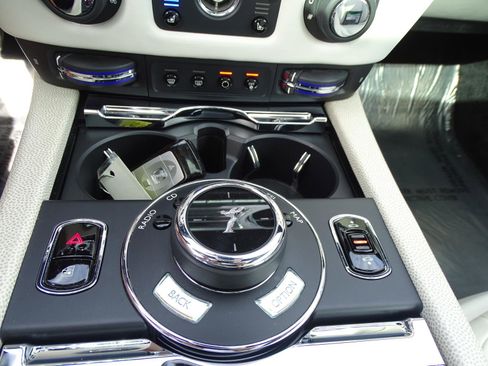 Used 2015 Rolls-Royce Wraith RWD image 28