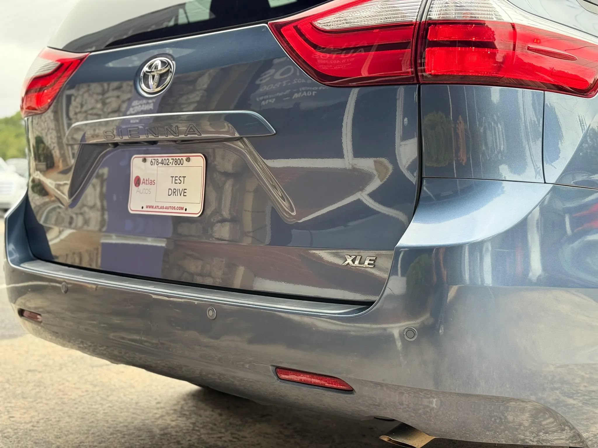 Used 2017 Toyota Sienna XLE Premium FWD image 12