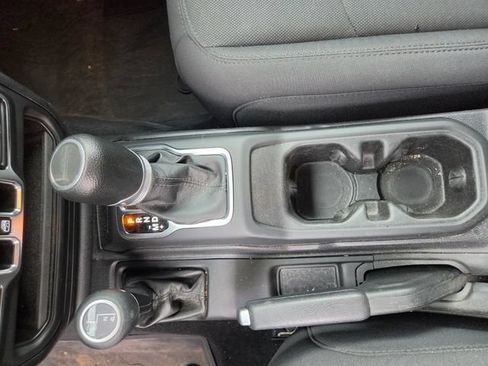 Used 2023 Jeep Gladiator Sport AWD/4WD image 9