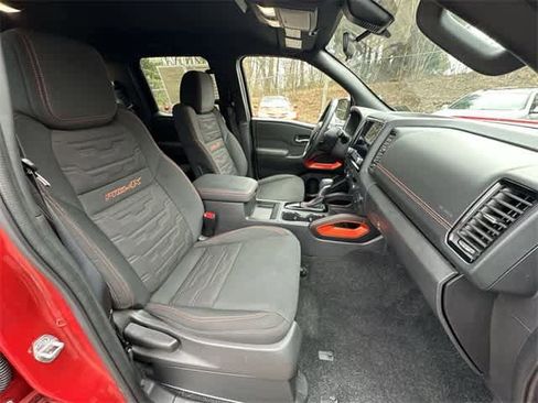 Used 2024 Nissan Frontier PRO-4X w/ Technology Package image 19