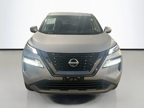 Used 2022 Nissan Rogue SV image 2