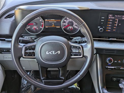 Used 2024 Kia Carnival LX image 21
