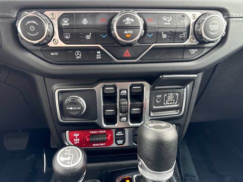 Used 2025 Jeep Wrangler Unlimited Rubicon w/ Technology Group AWD/4WD image 20