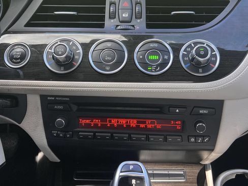 Used 2009 BMW Z4 sDrive35i image 23