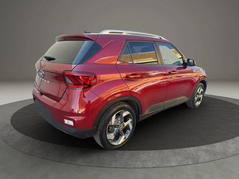 Used 2024 Hyundai Venue SEL FWD image 5