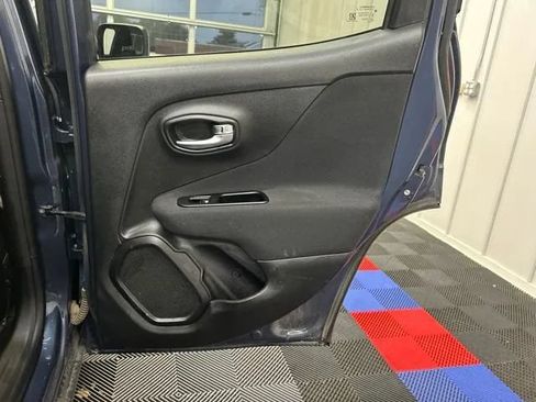Used 2021 Jeep Renegade Latitude AWD/4WD image 18