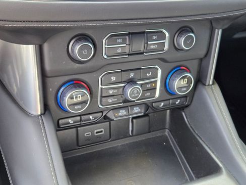 Used 2023 Chevrolet Tahoe Z71 w/ Luxury Package image 25