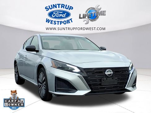 Used 2024 Nissan Altima 2.5 SV image 1