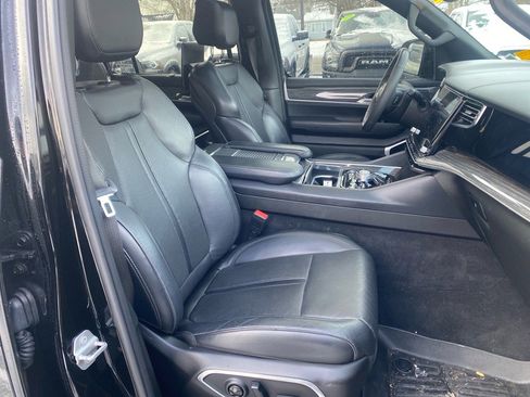 Used 2022 Jeep Wagoneer Series III w/ Premium Group I image 27