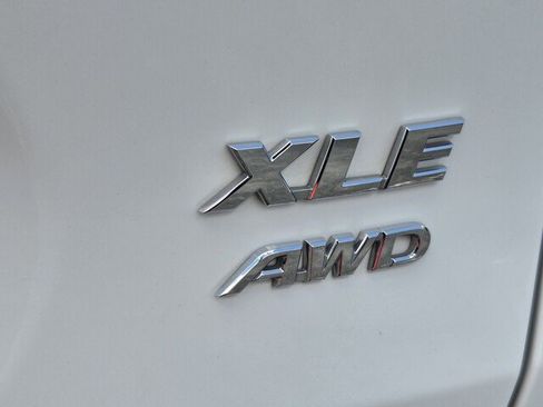 Used 2024 Toyota RAV4 XLE AWD/4WD image 32
