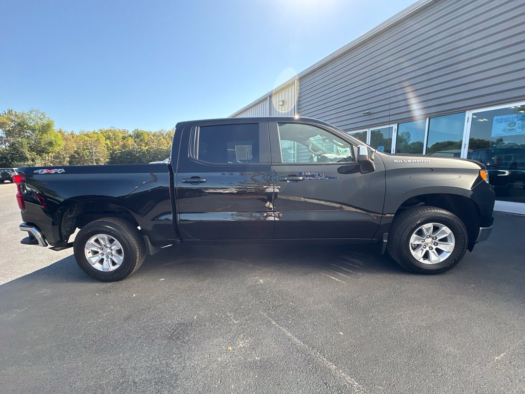 Used 2025 Chevrolet Silverado 1500 LT AWD/4WD image 4