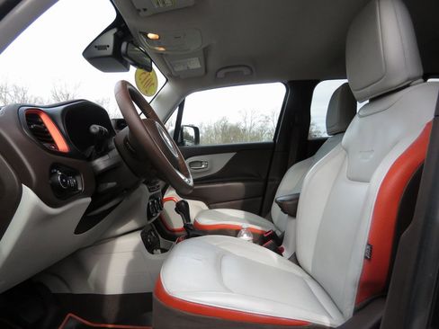 Used 2015 Jeep Renegade Limited image 11