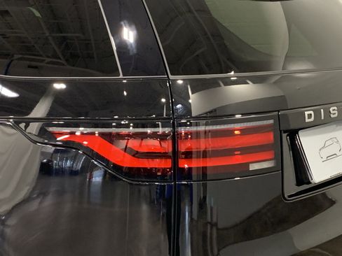 New 2025 Land Rover Discovery S image 17