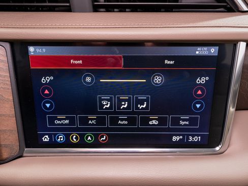 Used 2021 GMC Yukon Denali w/ Advanced Technology Package AWD/4WD image 23