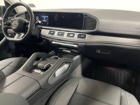 Used 2026 Mercedes-Benz GLS 450 4MATIC image 28