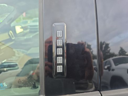 Used 2017 Ford F150 XLT w/ Equipment Group 302A Luxury AWD/4WD image 13