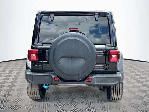 Used 2022 Jeep Wrangler Unlimited Sahara AWD/4WD image 7