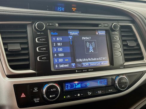 Used 2016 Toyota Highlander Plus AWD/4WD image 19