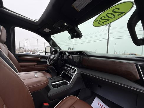 Used 2025 GMC Sierra 2500 Denali Ultimate image 25