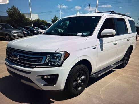 Used 2018 Ford Expedition XLT w/ Equipment Group 202A AWD/4WD image 1
