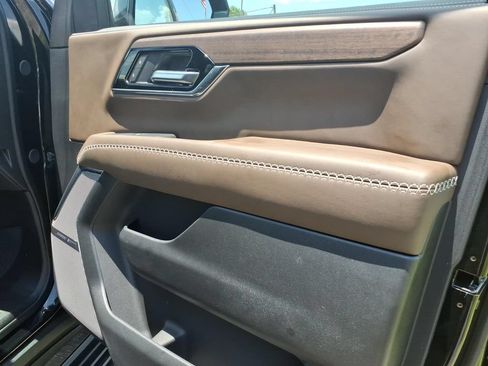 Used 2025 GMC Yukon Denali Ultimate AWD/4WD image 13