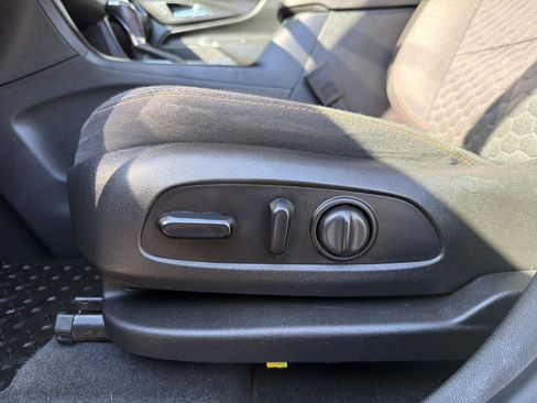Used 2018 Chevrolet Equinox LT AWD/4WD image 16