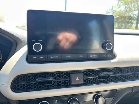 Used 2023 Honda HR-V LX image 17