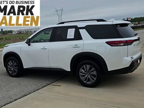 Used 2025 Nissan Pathfinder SV FWD image 6