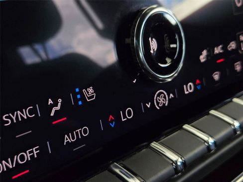 Used 2025 GMC Yukon Denali RWD image 21