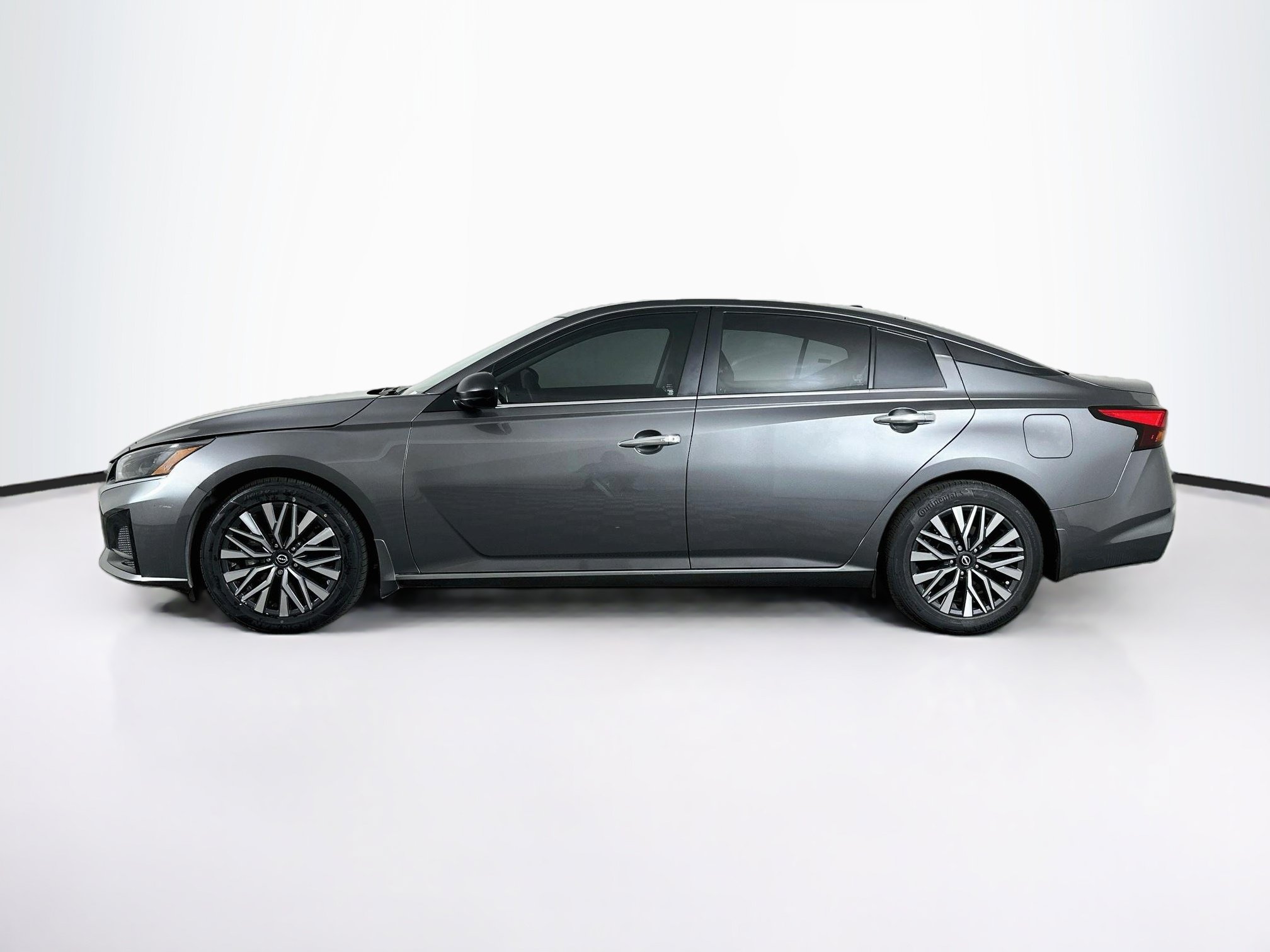 Used 2024 Nissan Altima 2.5 SV FWD image 4