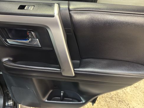 Used 2016 Toyota 4Runner Limited AWD/4WD image 25