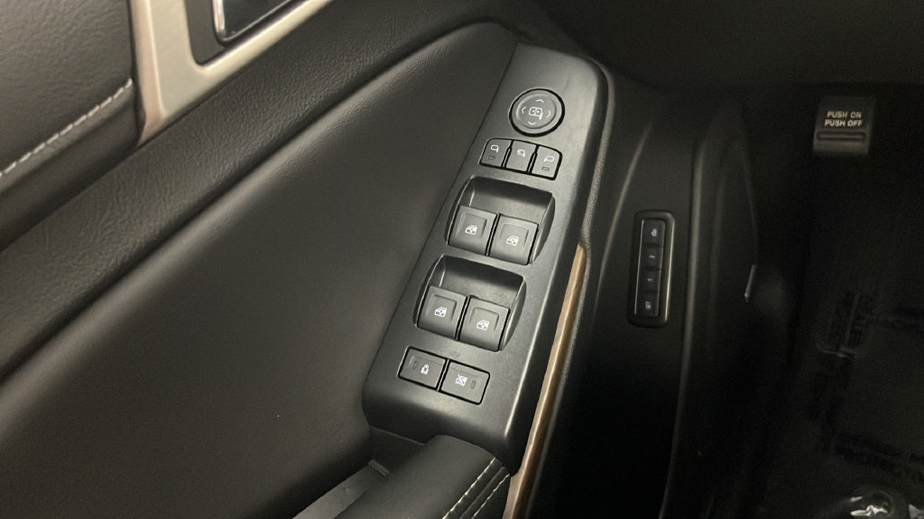 Used 2019 GMC Yukon XL Denali w/ Denali Ultimate Package AWD/4WD image 28
