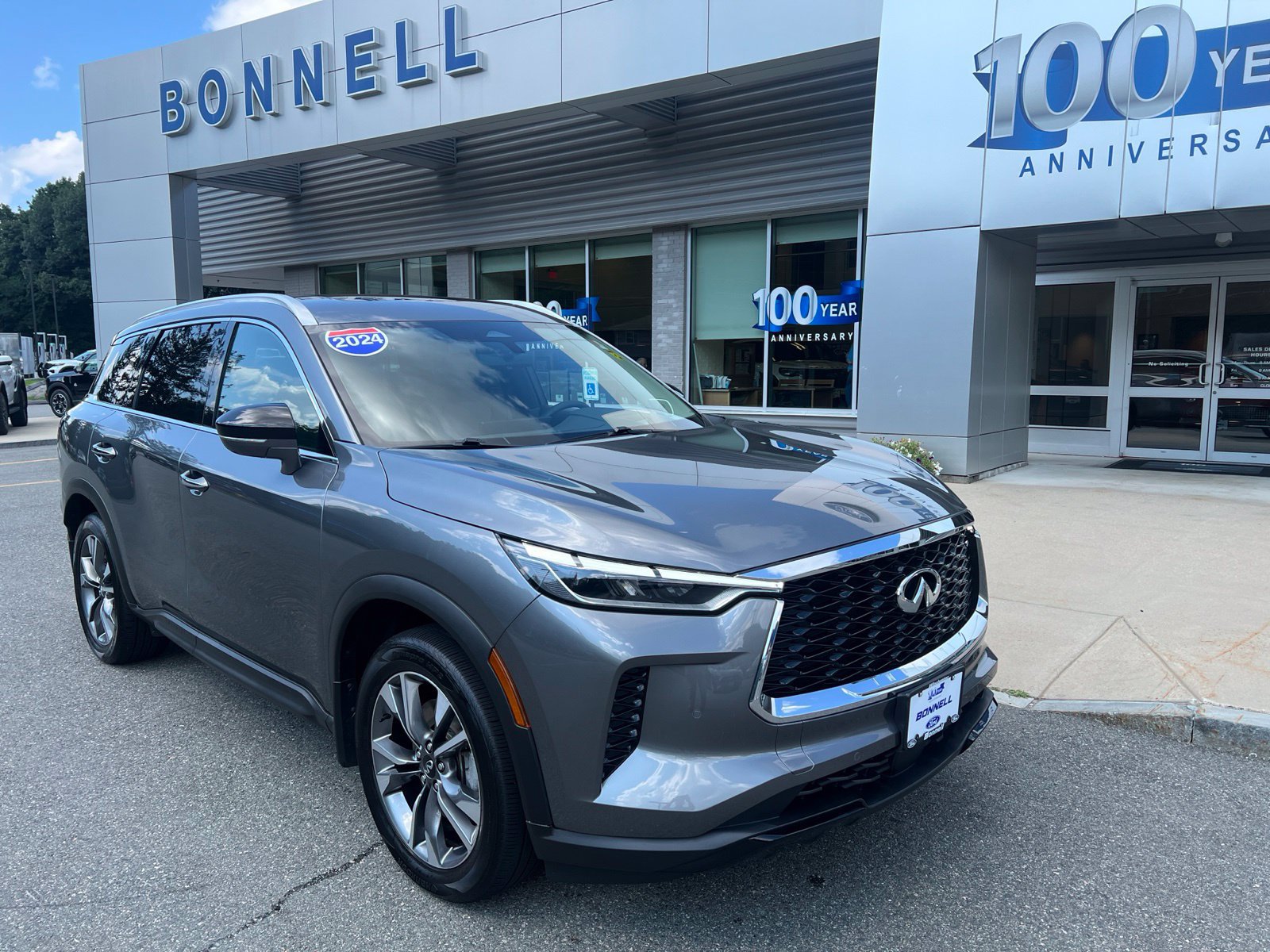 Used 2024 INFINITI QX60 Luxe w/ Vision Package AWD/4WD image 1
