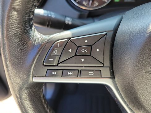 Used 2017 Nissan Rogue SL image 20