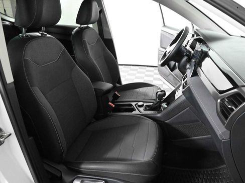 Certified 2025 Volkswagen Taos SE AWD/4WD image 11