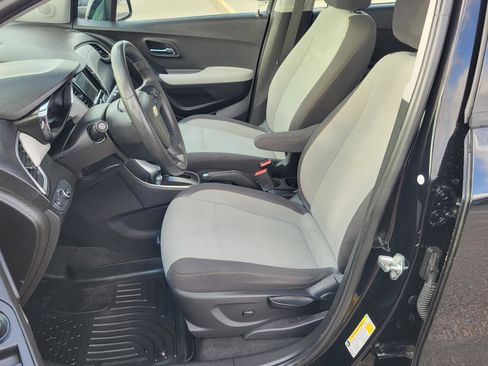 Used 2018 Chevrolet Trax LS w/ LPO, Cargo Package image 17