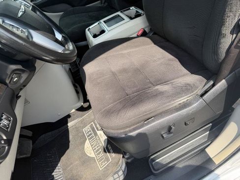 Used 2011 Chrysler Town & Country Touring FWD image 17