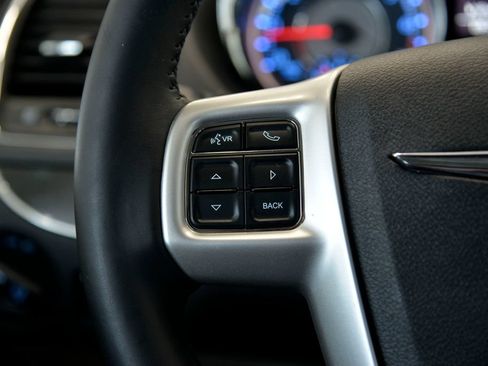 Used 2015 Chrysler Town & Country Touring FWD image 23
