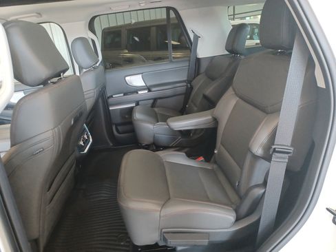 New 2025 Ford Expedition Active image 14