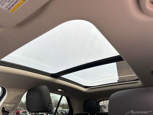 Used 2023 Buick Envision Avenir image 11