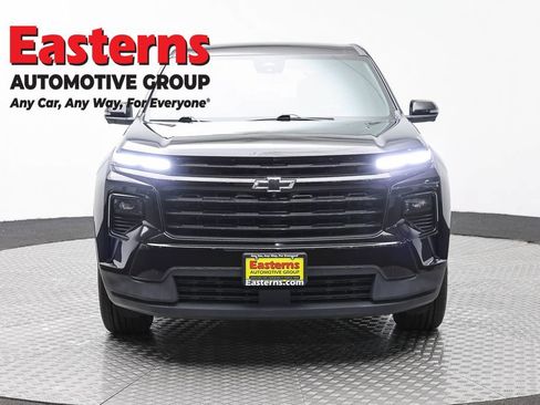Used 2024 Chevrolet Traverse LS w/ Midnight/Sport Edition FWD image 2