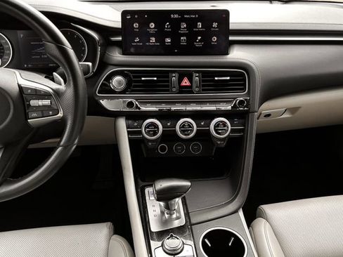 Used 2022 Genesis G70 2.0T image 17