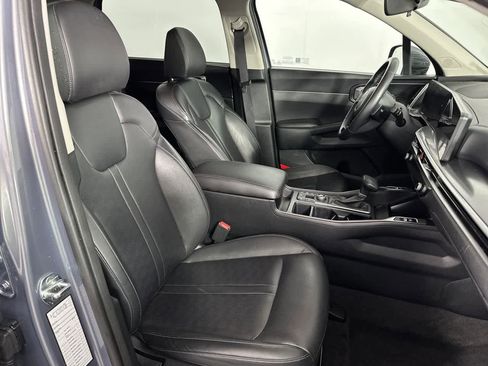 Used 2024 Kia Sorento S image 6