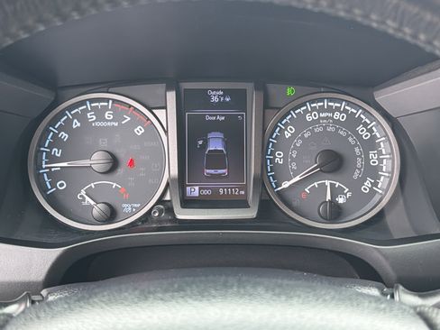 Used 2017 Toyota Tacoma TRD Sport image 28