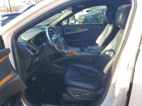 Used 2019 Lincoln Nautilus Select image 12