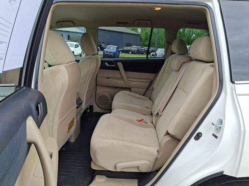 Used 2012 Toyota Highlander 4WD w/ Tech Pkg image 12