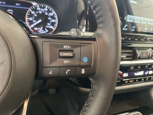 Used 2024 Nissan Pathfinder SL AWD/4WD image 30